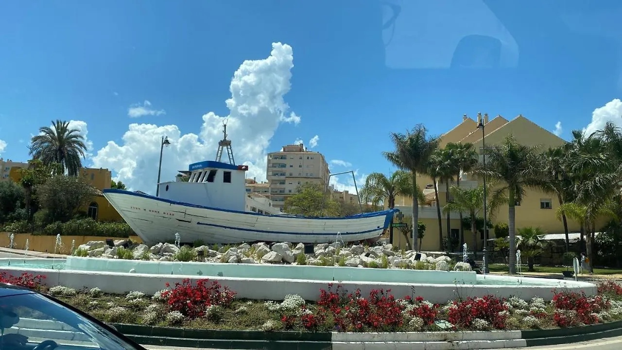 Central 2-Bed Apartment In Estepona Port Spain