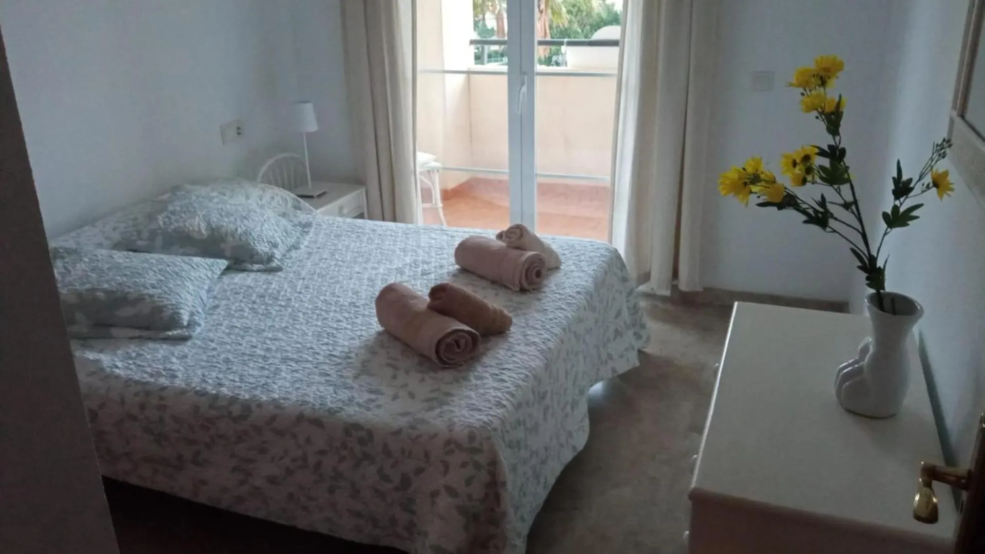 Central 2-Bed Apartment In Estepona Port 0*,